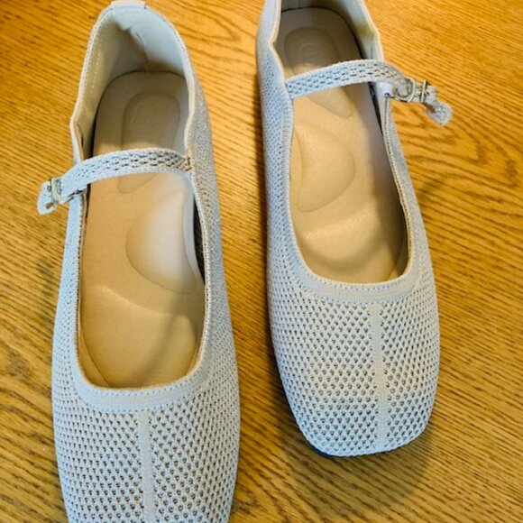 Cosy Island ladies square toe ballerina flats.Size 8, beige silver metallic knit - Picture 1 of 6